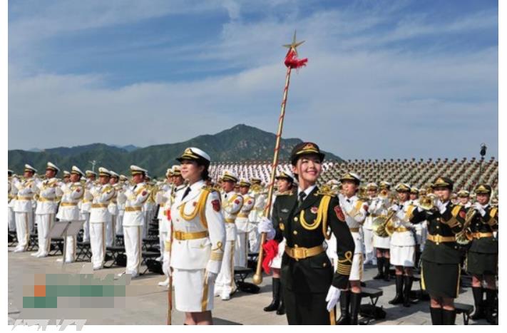 來幾張大閱兵最靚女兵高遠的照片