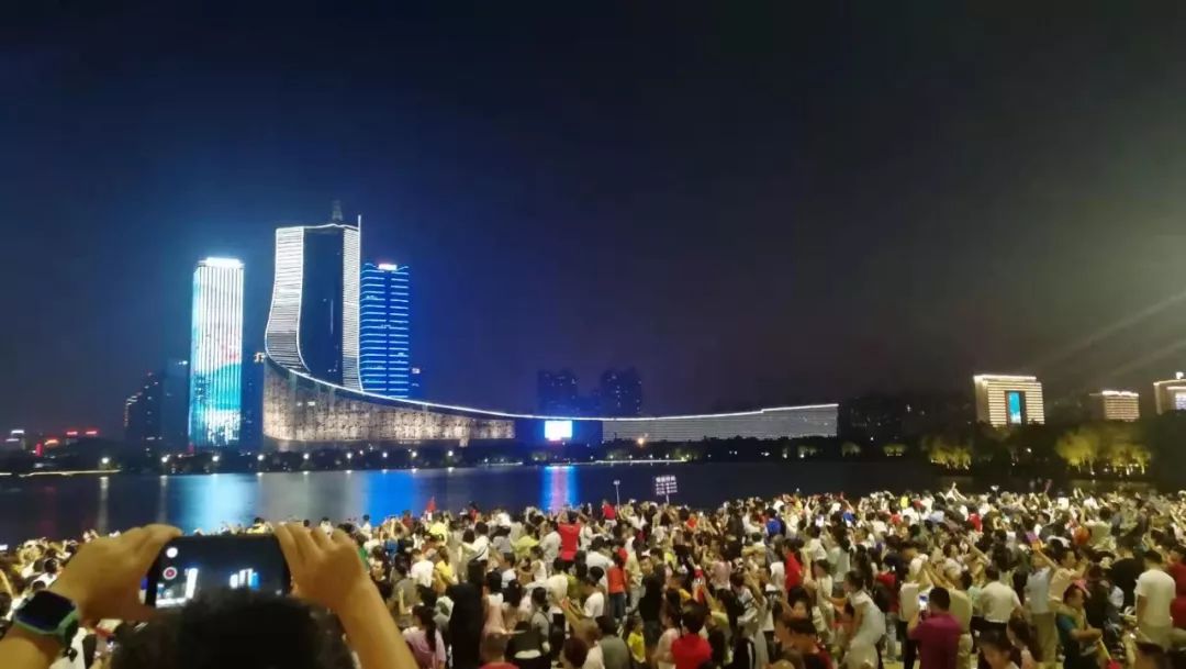 合肥人注意今晚起天鹅湖灯光秀有变