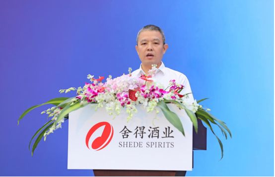 遂宁市政府副市长陈伐随后对玩酒节的召开表示祝贺并对舍得酒业的发展