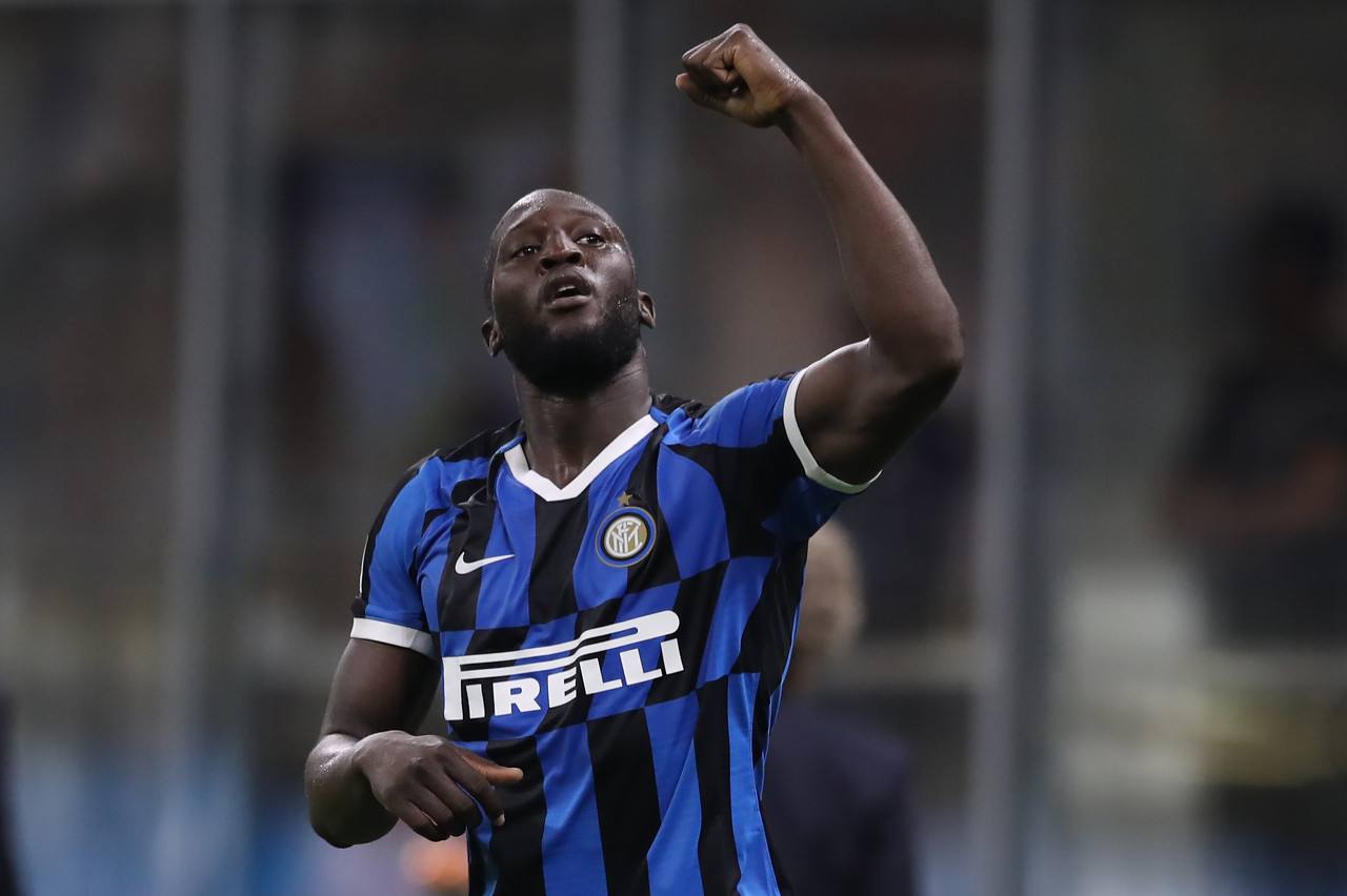 卢卡库因肌肉问题,将无缘欧冠对阵巴萨