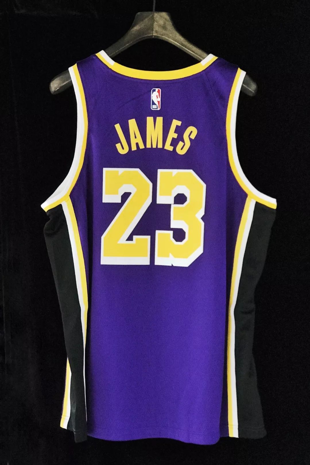 lebron james statement sw 球迷版带来了 lebron 的湖人客场球衣此番