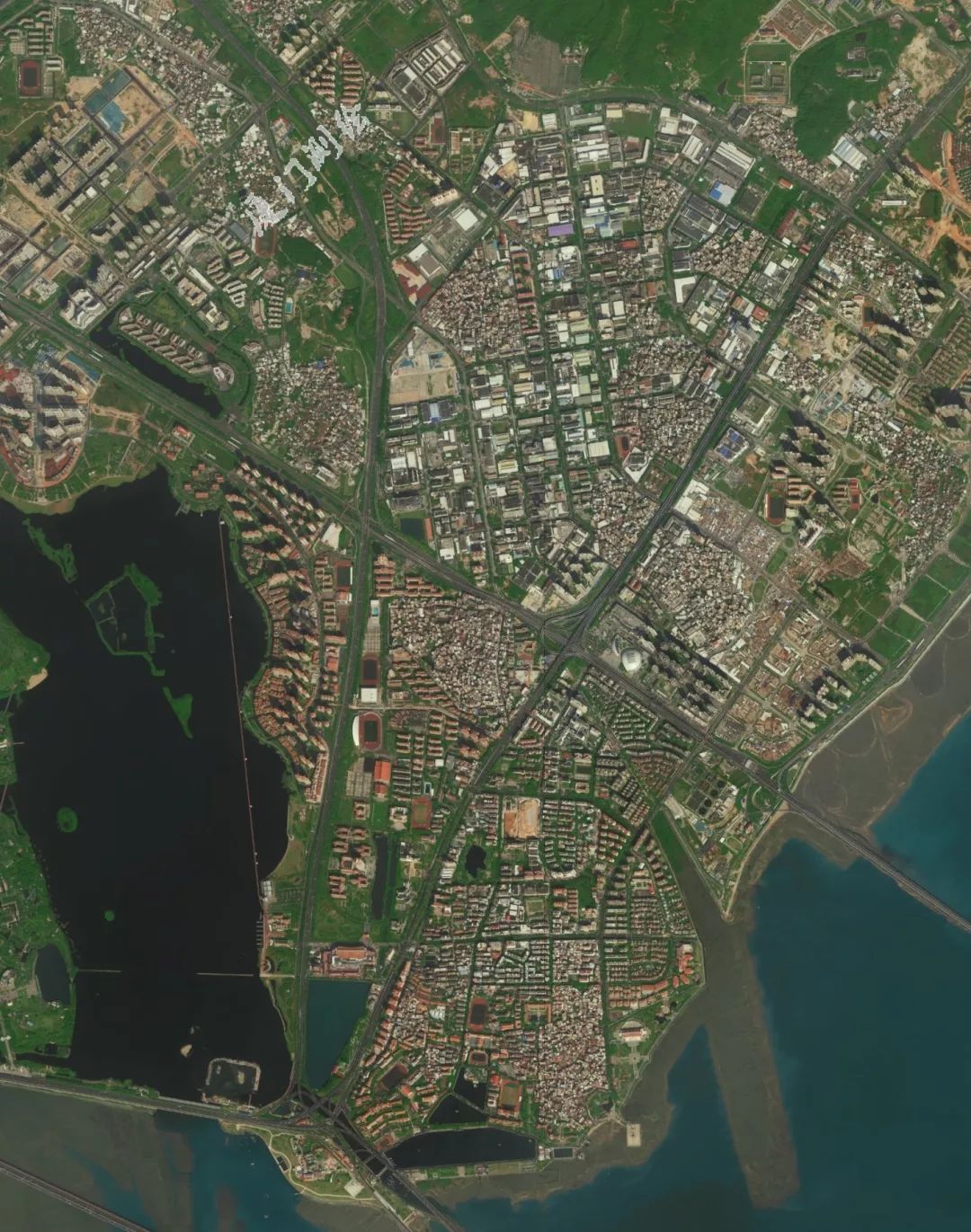 通过卫星地图看厦门70年变迁这座城市变化太大了