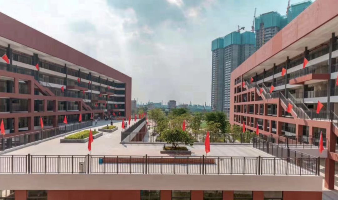 市东湾学校《我和我的祖国》深情告白新中国70华诞_茂名市