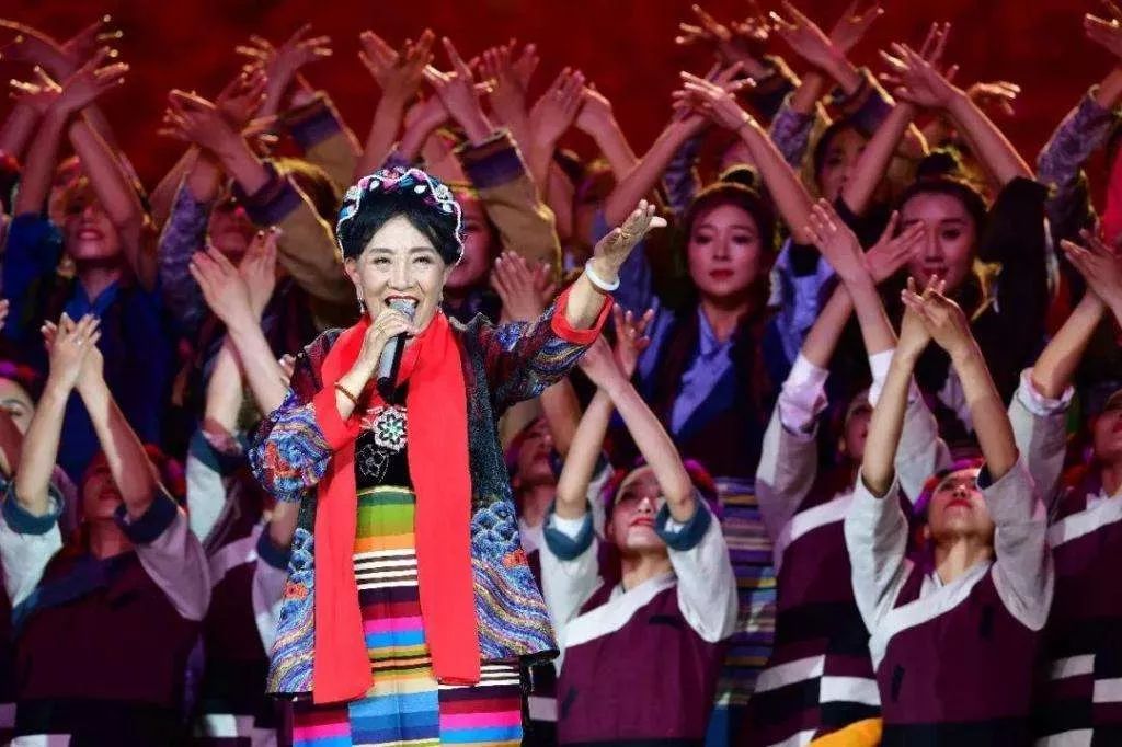 今天让我们用歌声为祖国踊跃发声