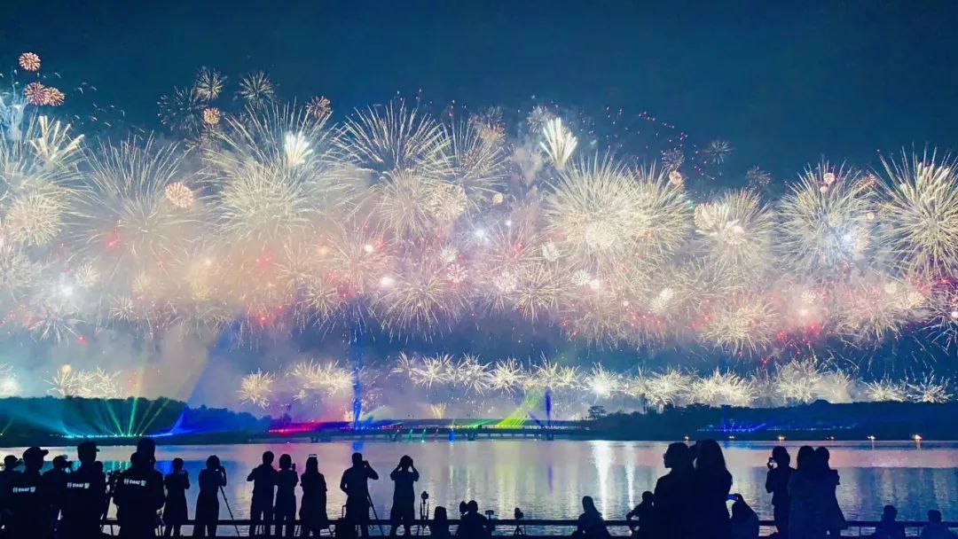 精彩回放丨昨晚深圳湾烟火璀璨这是深圳最闪亮的表白