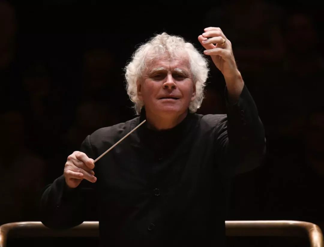 兑现两年前的诺言西蒙拉特尔以伦敦交响音乐总监身份首次率团献演上海