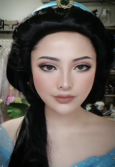 美术生仿妆"茉莉公主",开头:青铜还想秀技?结局:王者求教!