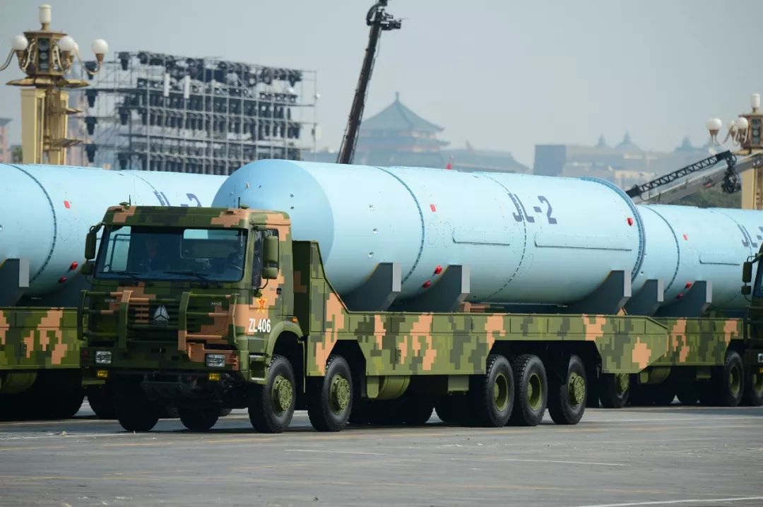 孙利 摄孙利 摄战略打击模块:东风-41核导弹方队领队是赵秋领少将和孙