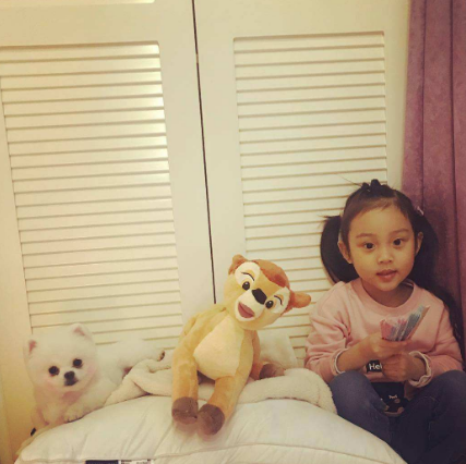 恶有恶报!李小璐为女儿甜馨改名,告别贾乃亮将要开始新生活