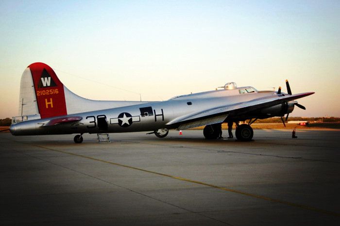 二战时期轰炸机载客起飞5分钟后就发生意外已造成一半人死亡