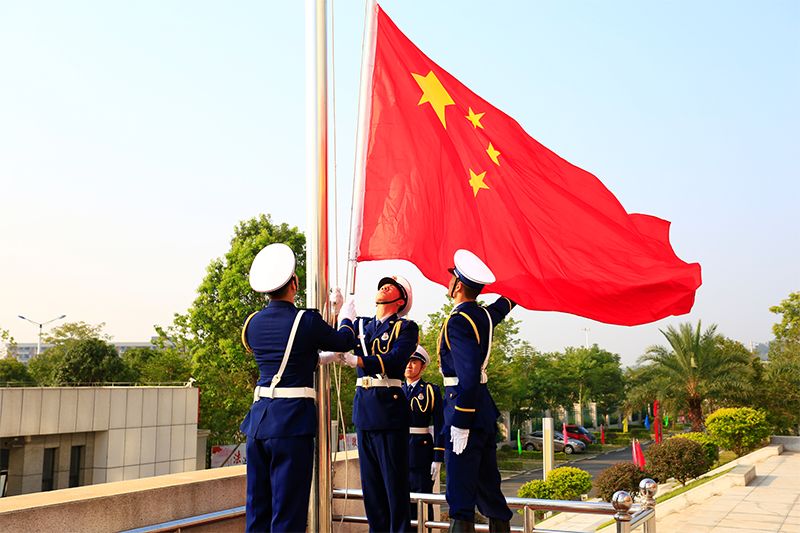 迎国庆,保平安 | 柳州市消防救援支队隆重举行升国旗仪式