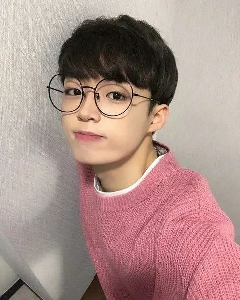 谁说戴眼镜就像个四眼仔,就是笨呆的书呆子!1/ 眼镜是最好的