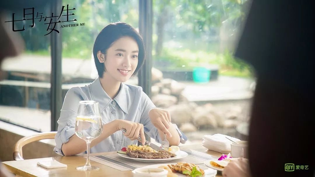 喜天立捧的宋祖儿,一张小鸡嘴注定只能演少女;《九州缥缈录》里他和男