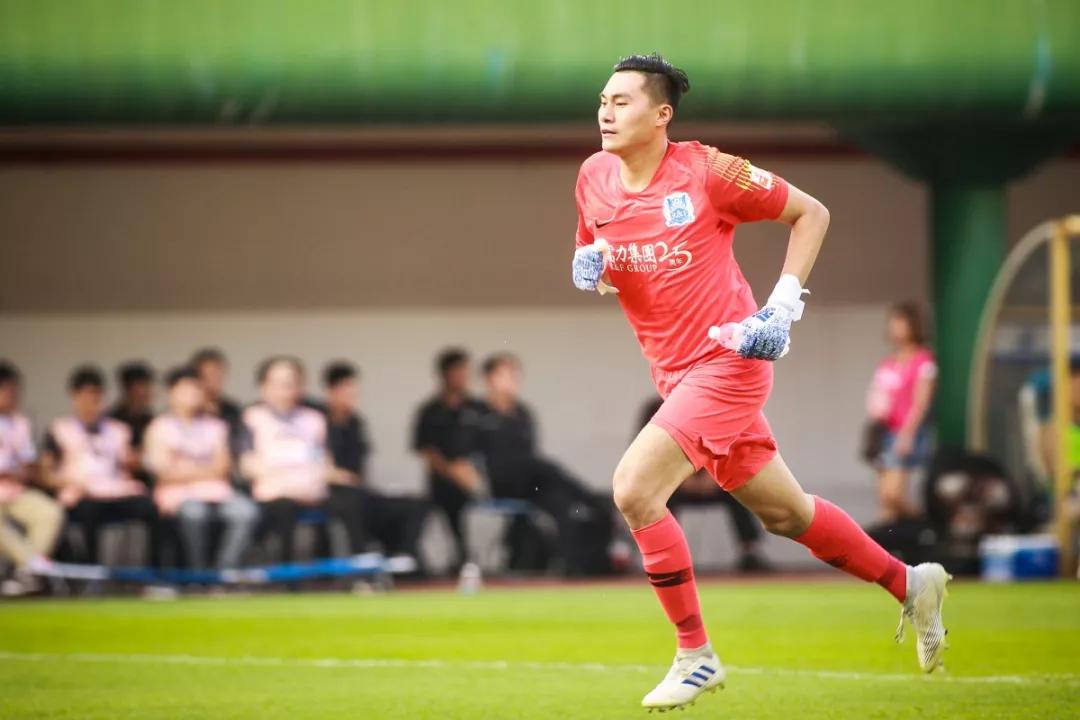 富力门将程月磊的故事:亲人走失后寻回 国家给我安全感