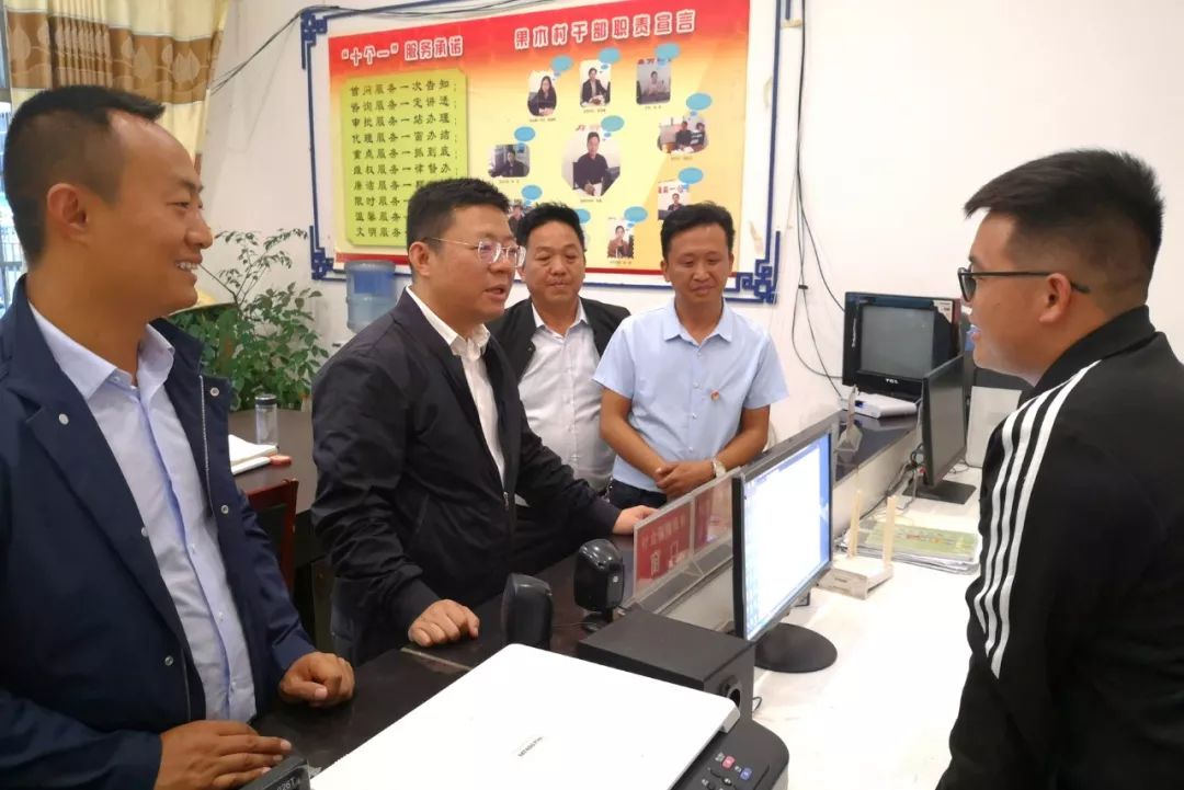 县委书记佘龙到兴隆乡开展工作调研和走访慰问活动