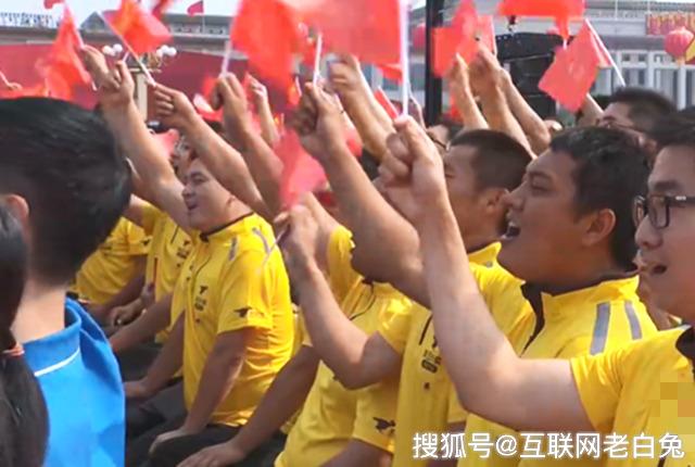 原创外卖小哥参加70周年国庆游行,这不是送餐走错路,活动非常接地气