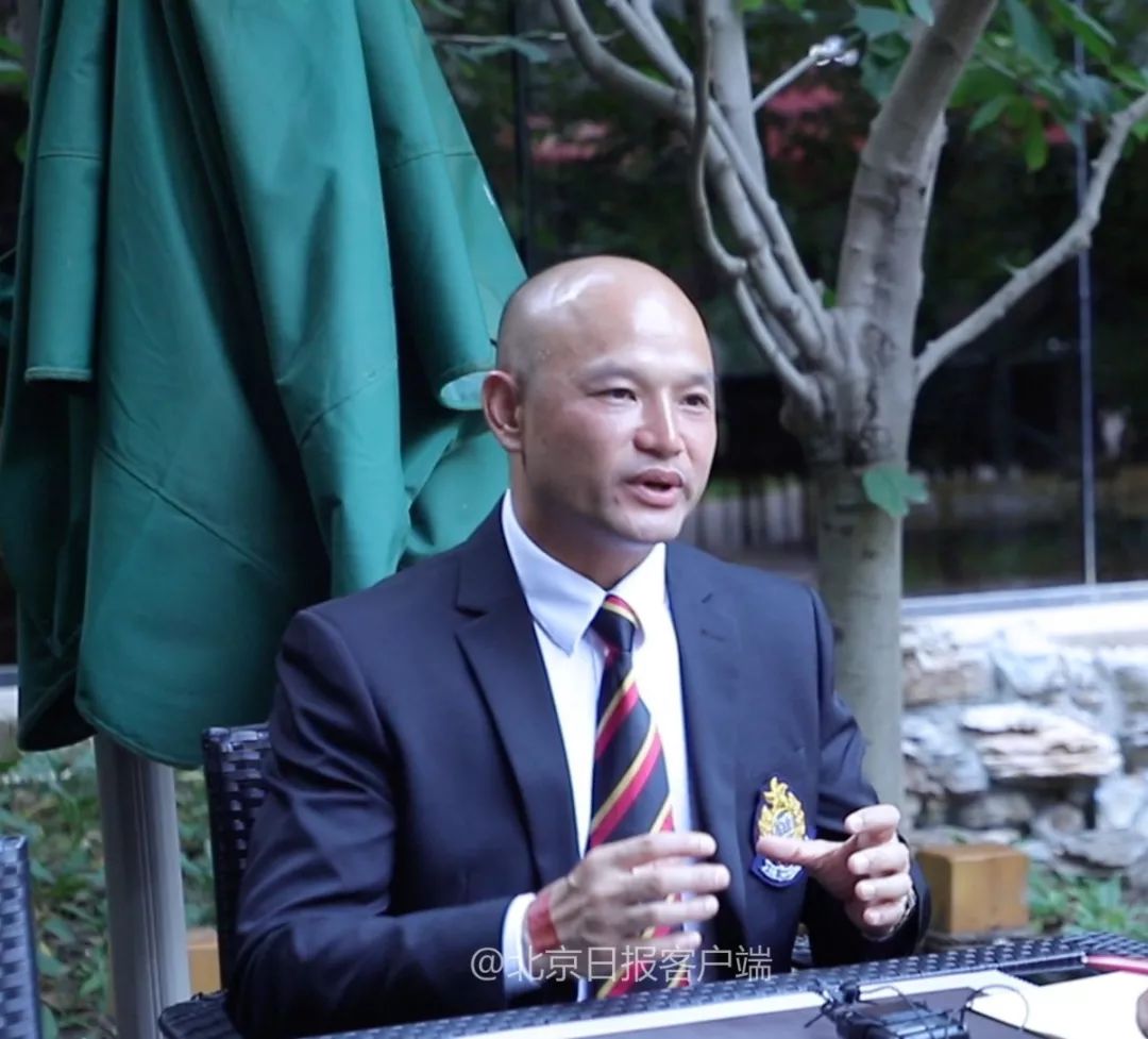 离京回港前光头警长刘sir透露一个大心愿