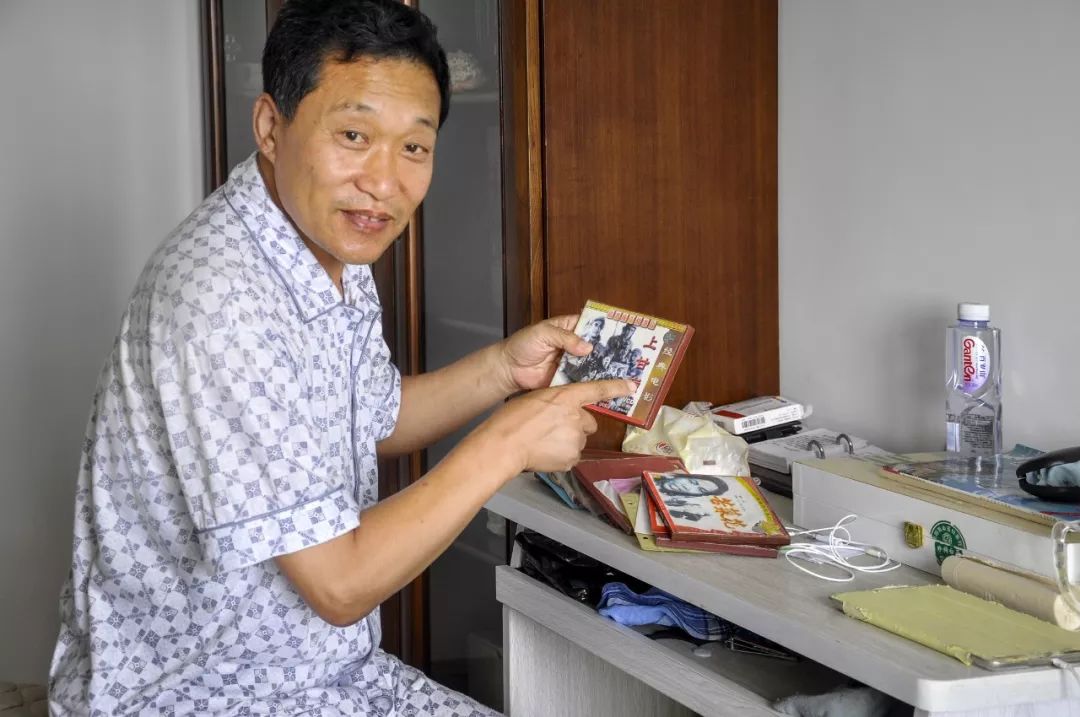 摄影:朱亮如今,刘奎的儿子已经成家立业,儿子和儿媳妇知道他喜欢老