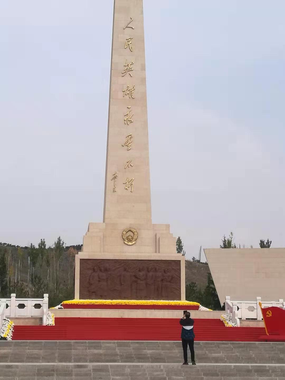 大青山下向英雄致敬