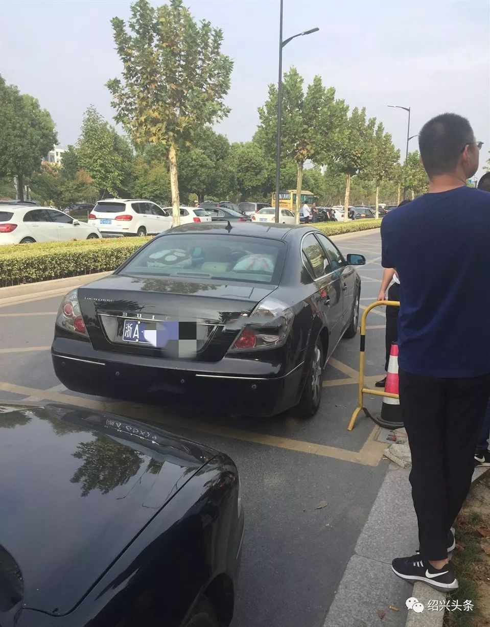 绍兴一中门口发生的一幕!赶紧看,太丢人了!
