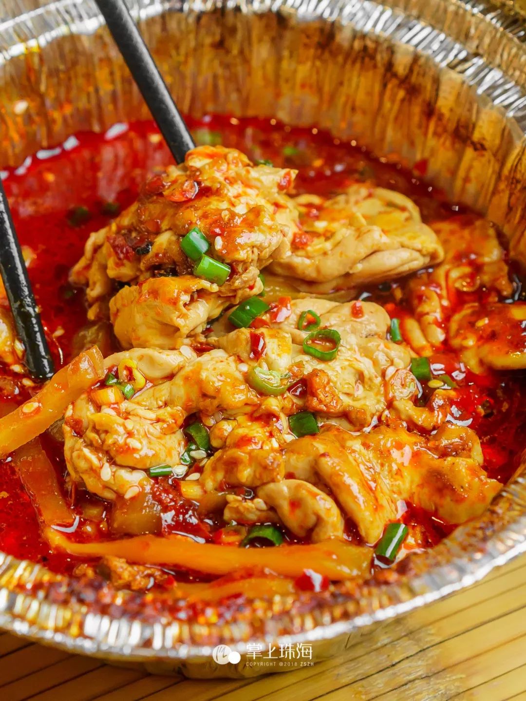 锡纸脑花鸭脚酥香到连骨头咬起来都有味道,里面有丰富的胶原蛋白,q弹