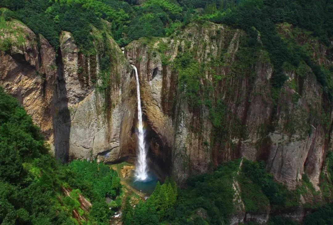 大龙湫景区特色景点:果盒三景,观音洞,北斗洞,白云庵咨询电话:0577