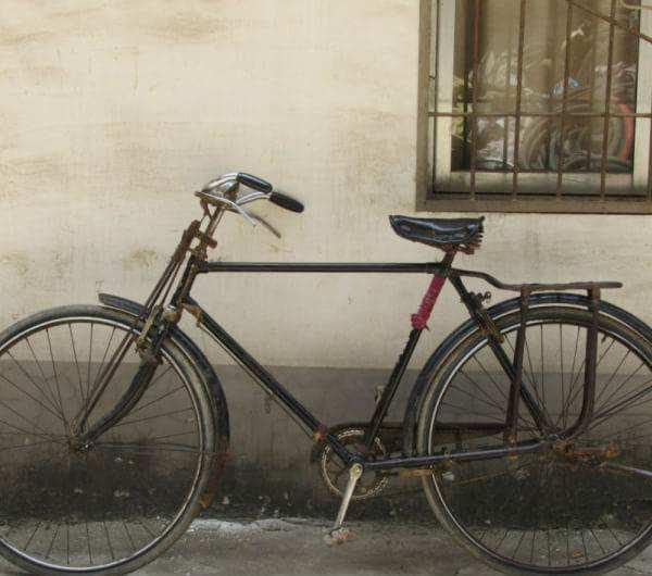 "青春万岁"方阵中的"二八"大杠,在80年代值多少钱?-搜狐大视野-搜狐新