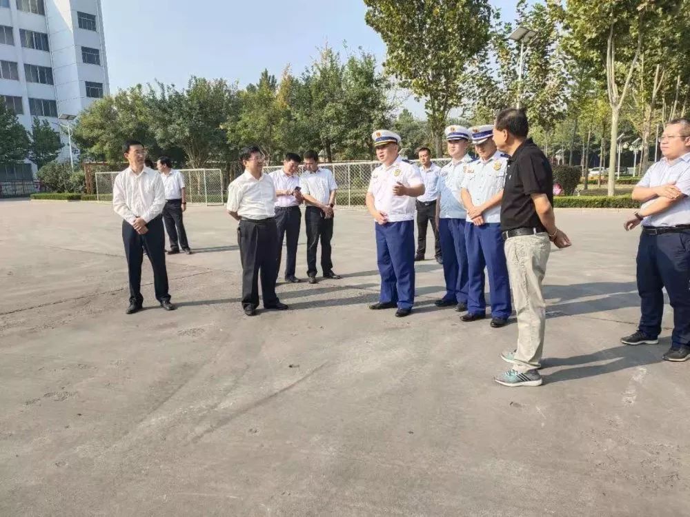 高唐县县长刘奎忠带队慰问消防大队指战员