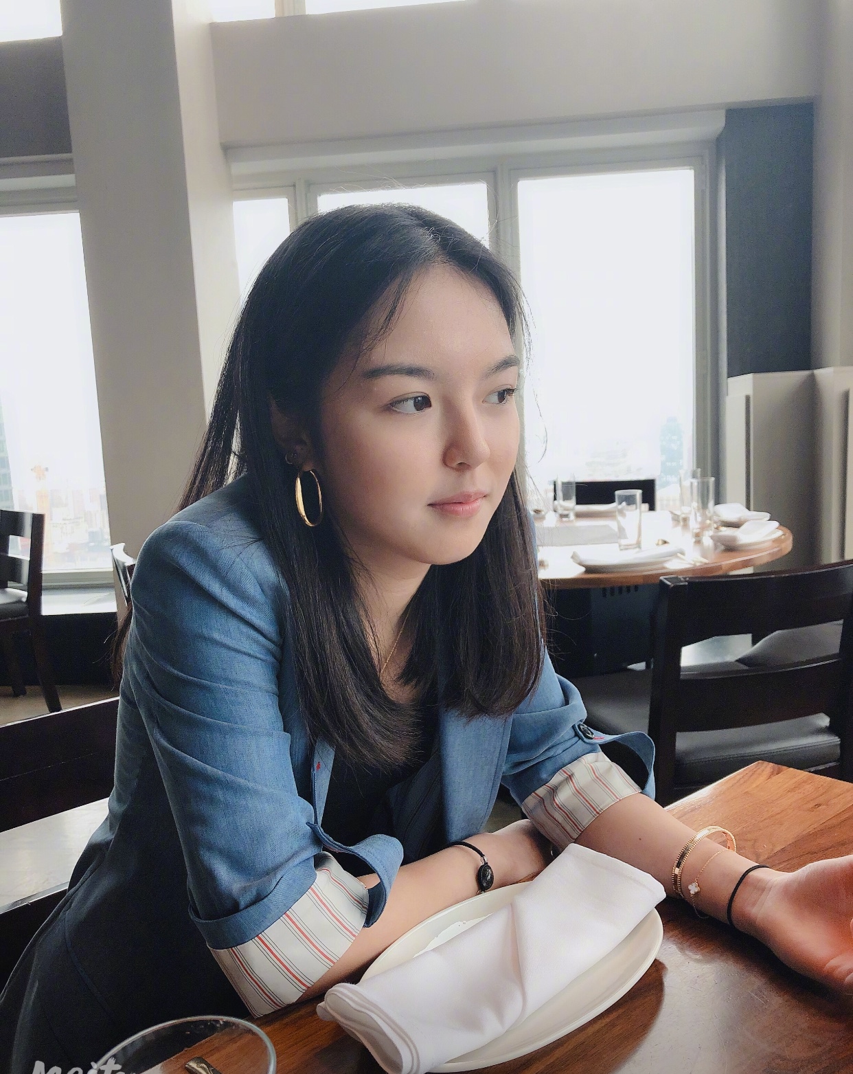 豆豆),作为星二代的法图麦李小时候因为塌鼻子,暴牙,还有不规则浏海