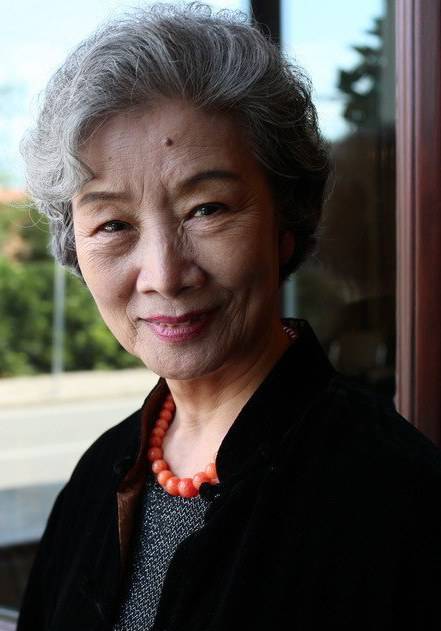 她是走向共和的慈禧太后演了一辈子戏直到74岁才成为影后