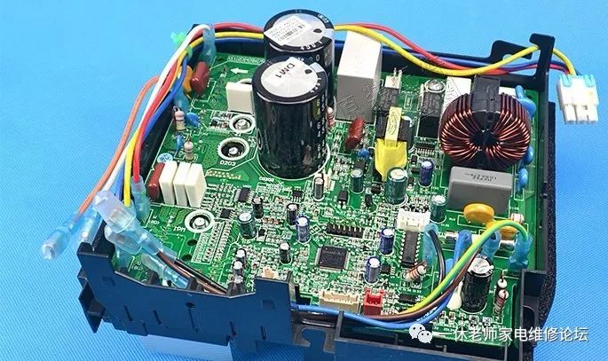 格力谦者变频空调通信故障外机板芯片级维修