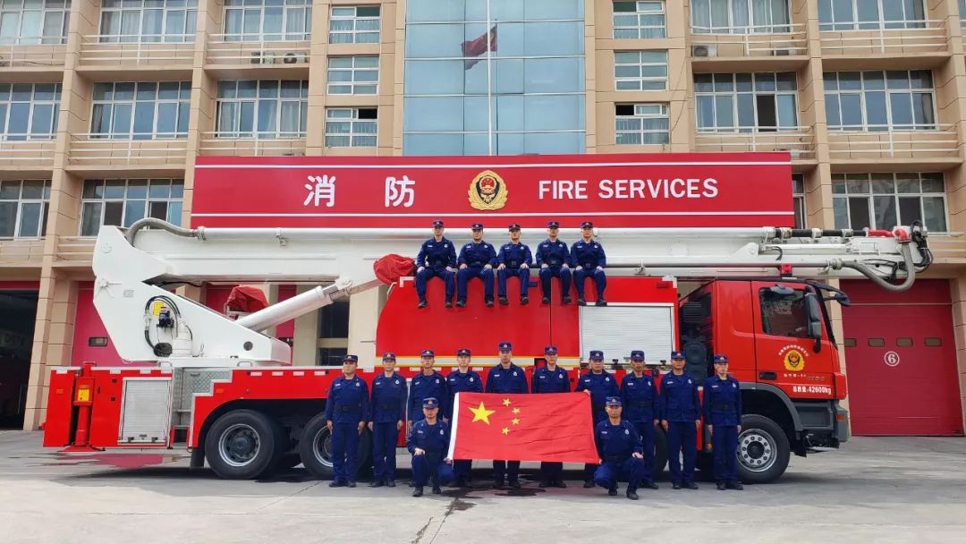我与国旗同框郑州消防救援支队唱响我和我的祖国向祖国深情表白