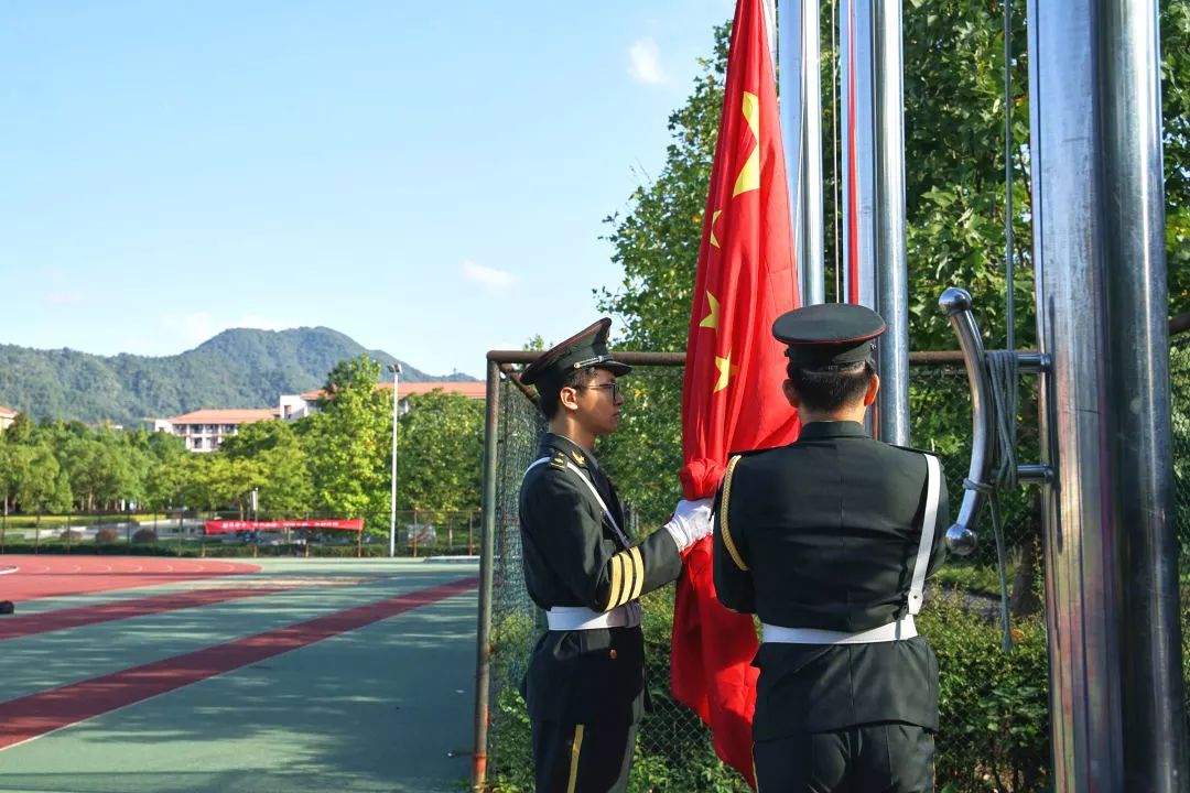 国旗班 | 五星红旗,你是我的骄傲_升旗