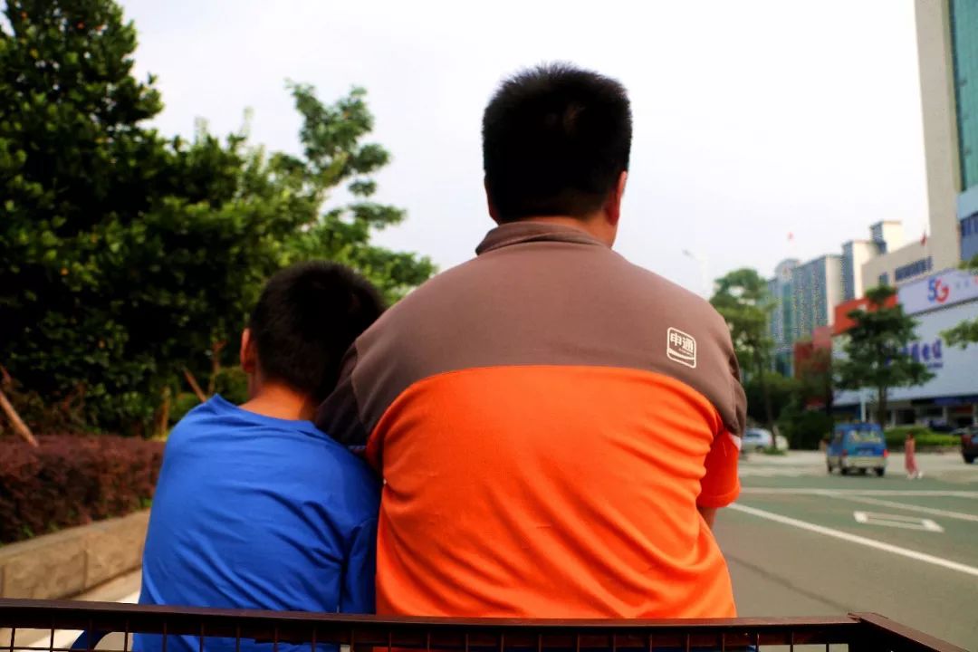 奋斗在厚街|奔跑在路上,快递哥的日与夜_叶金岭