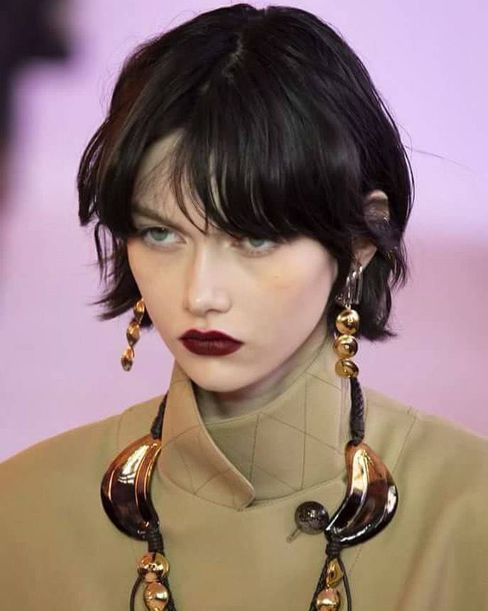 原创厌世颜,黑短发,绿眼珠:俄罗斯模特新秀 是不可忽视的时尚黑马