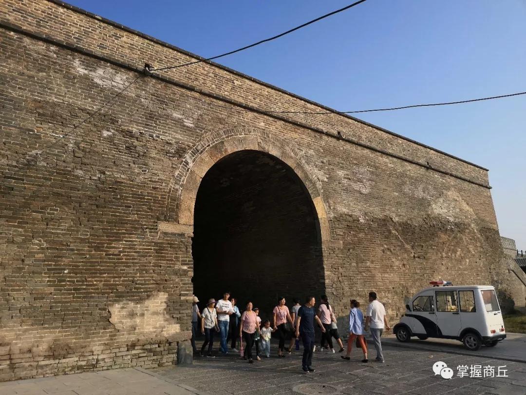 实拍商丘古城繁华再现国庆人气爆棚