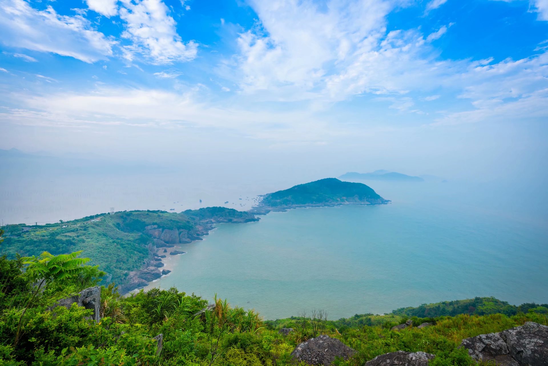 原创国庆出游各大景区已人满为患唯独这里看山看海不看人