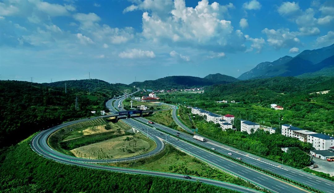 铁路航站楼高速十一江西一大波重大交通工程项目通车启用