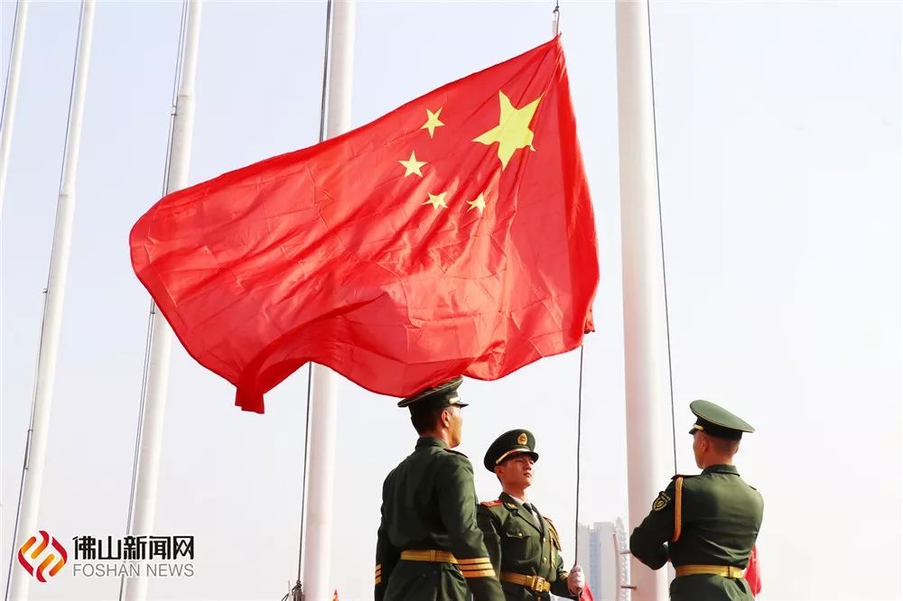 10月1日上午,广东罗浮宫家居集团举行升旗仪式,包括罗浮宫家居集团