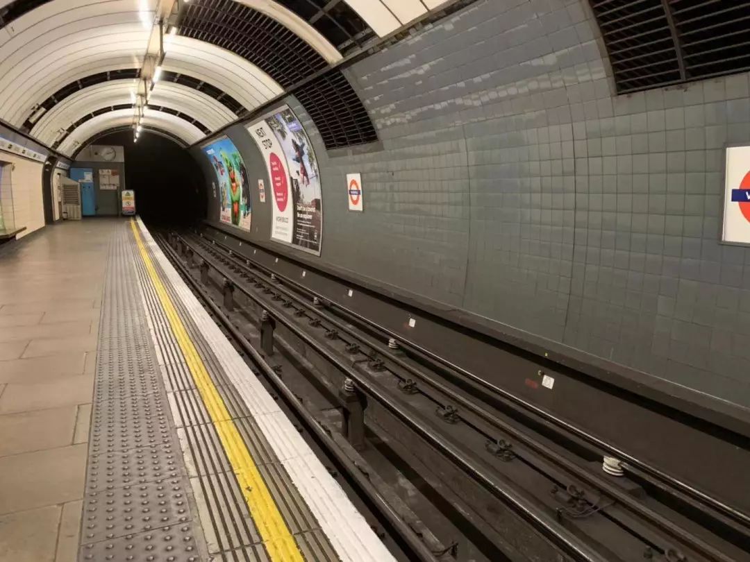 来伦敦生活后,我发现自己患有"扶梯恐惧症" | 三明治