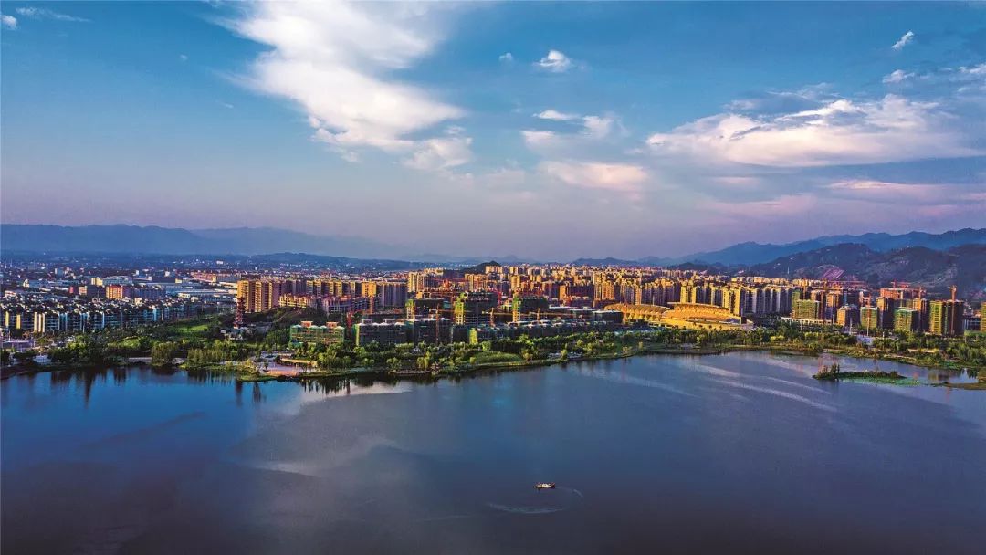 向祖国献礼湿地环绕起风景梁平都梁新区正崛起