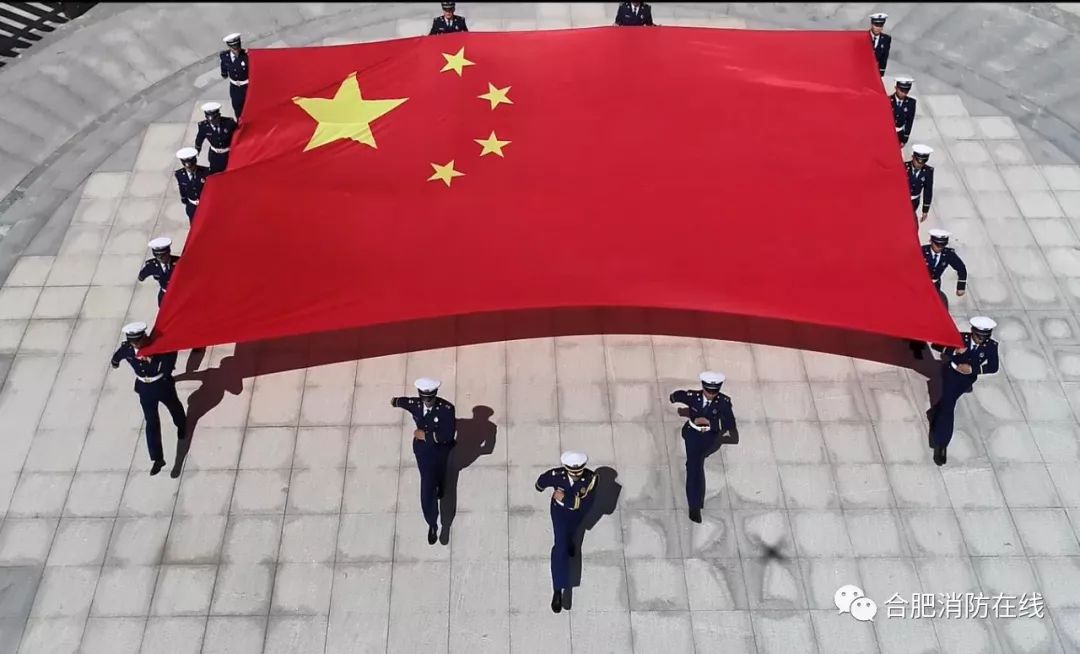 最深的告白莫过于用身体排成爱你的形状五星红旗我为你自豪为你欢呼为