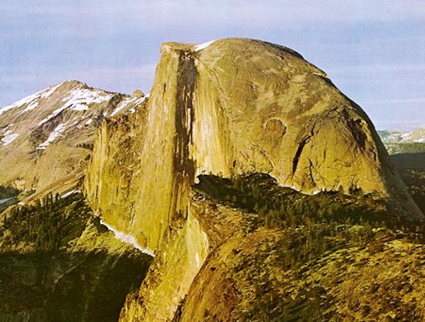 图8-28 断层崖图8-29  断层三角面山(新疆库鲁克塔格)(舒良树摄)断层