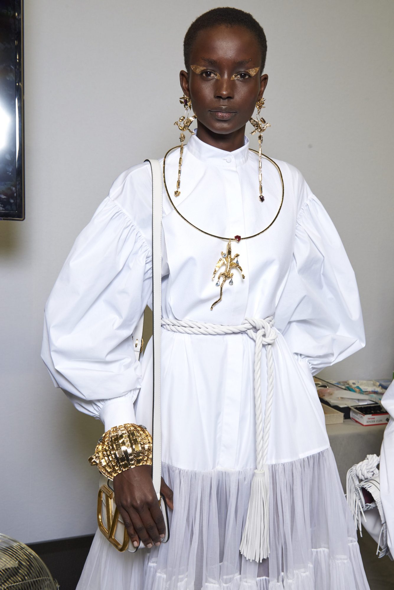 pierpaolo piccioli手握画笔 为valentino添上中世纪色彩_服装