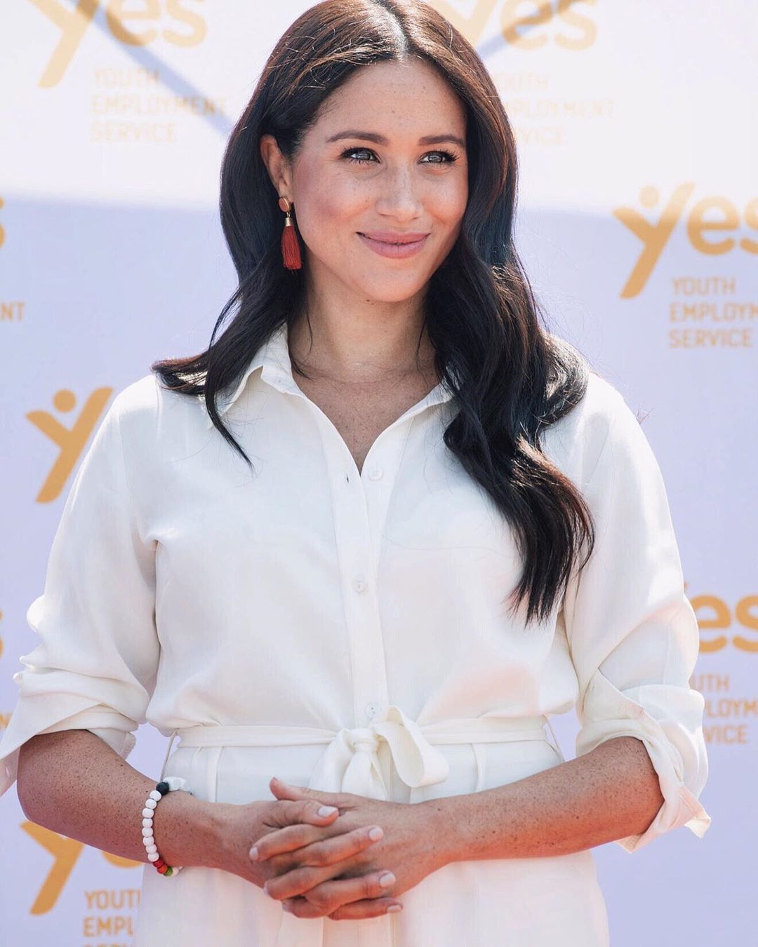 原创梅根王妃产后首度参访以4套着装演绎热情的南非时尚