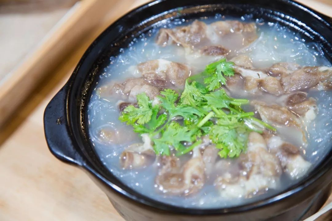 超值三人餐,几十种烤串现串现烤,还有多种口味小龙虾随心选择~_砂锅
