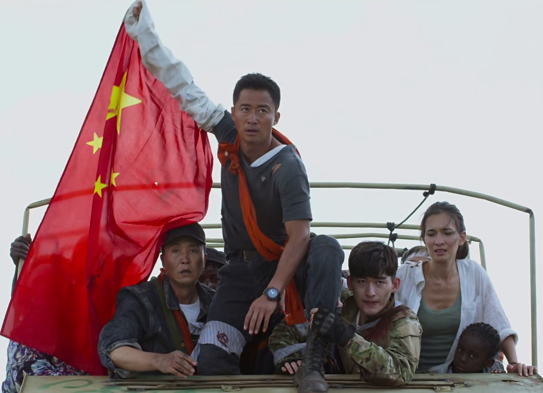 影人评传圈点吴京100多亿票房的战狼为什么还要做逆风雪而上的攀登者