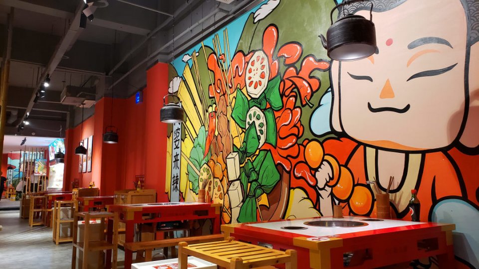 戚薇,袁姗姗等众多明星疯狂打卡作为四川人公认的;元老级"麻辣烫