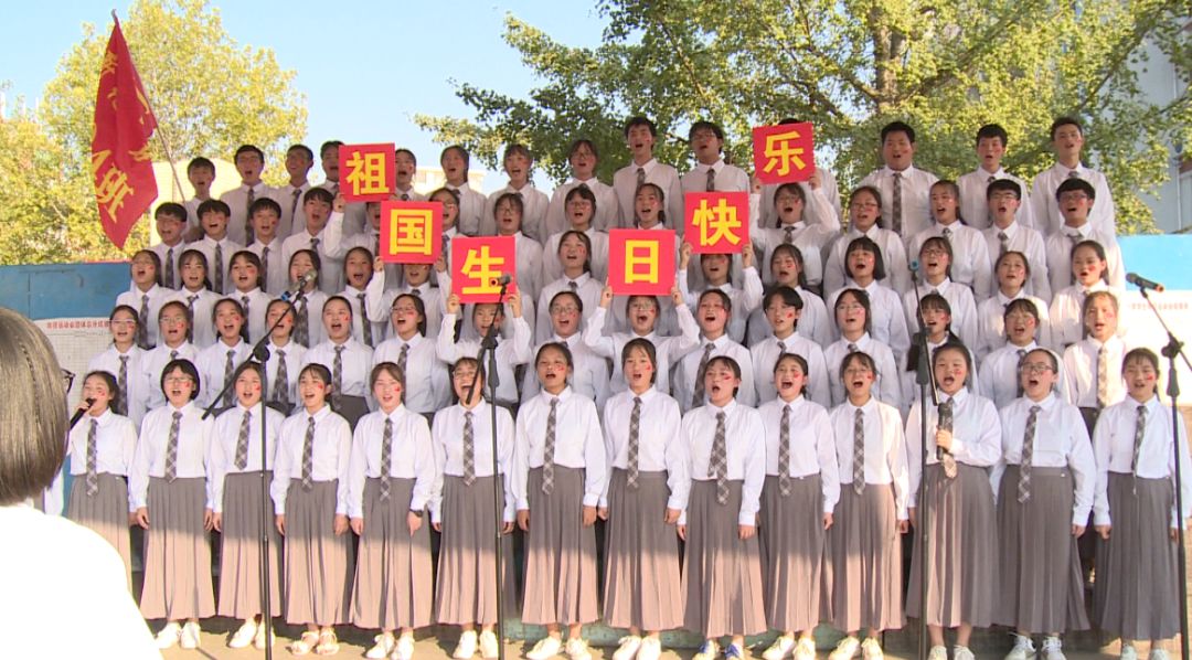新化三中激情迎国庆歌声颂祖国