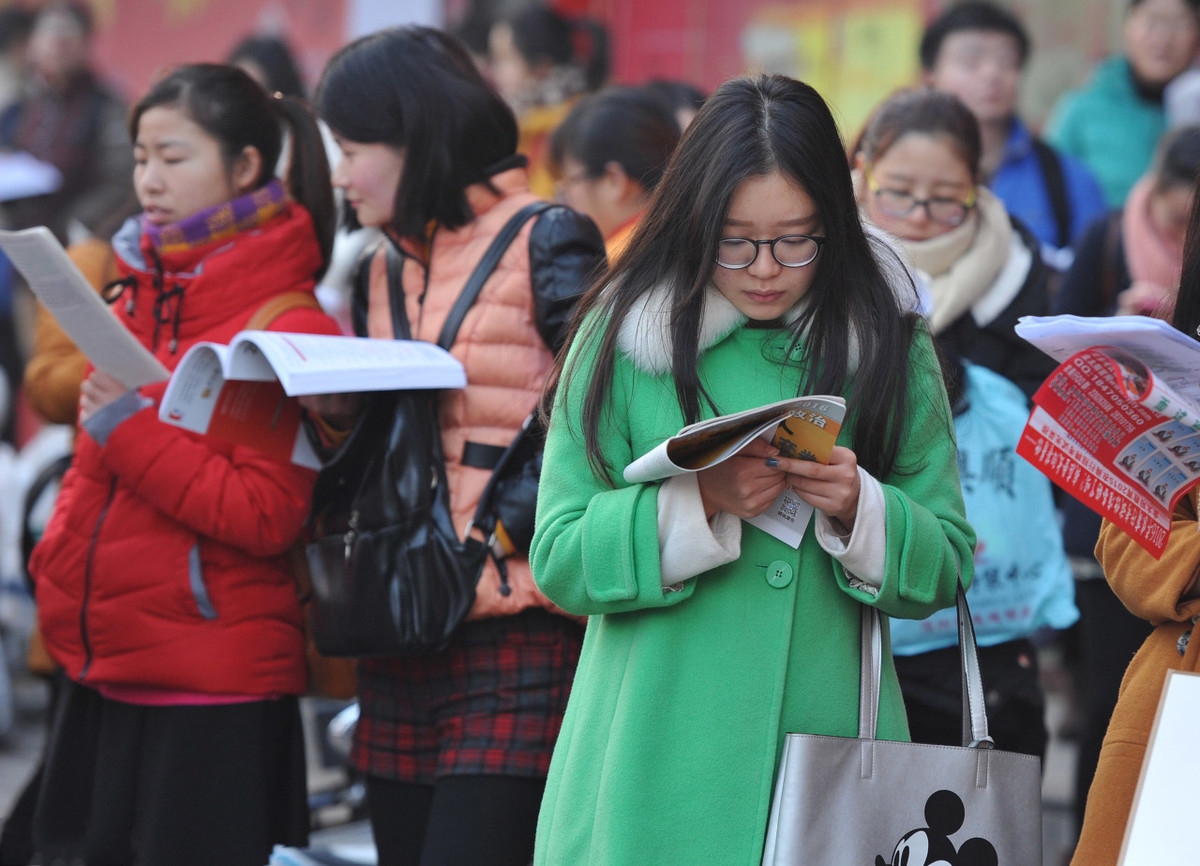 大学生们"扎堆考研,真的有这个必要吗?